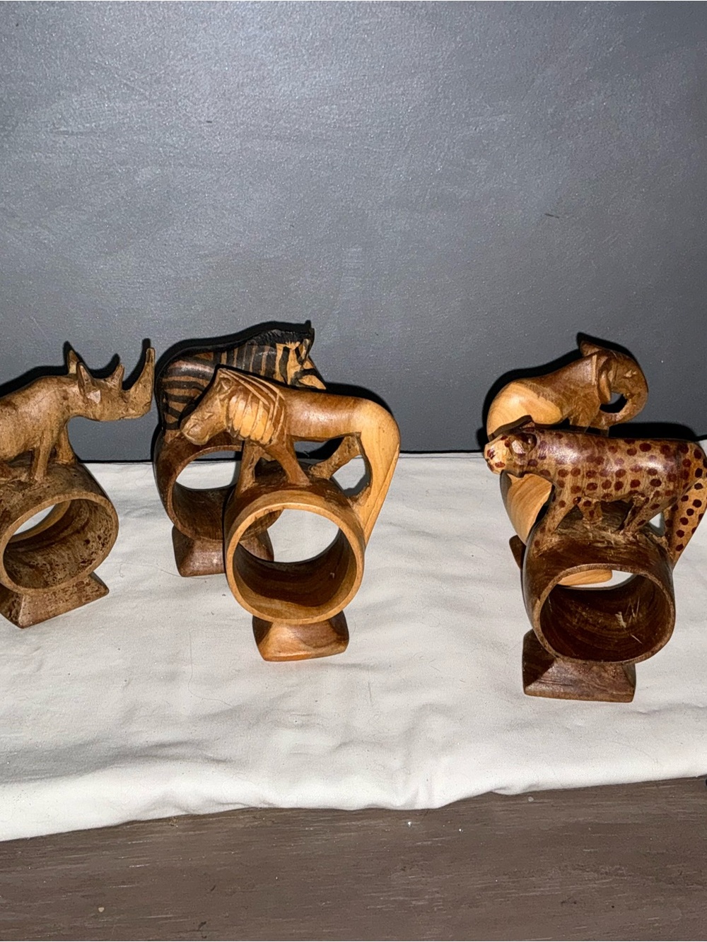 Set 5 African animal carved napkin rings lion elephant rhino